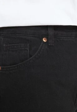 Monki Straight Leg Jeans - Black Dark 9 Monki Straight Leg Jeans - Black Dark -Monki Winkel 03d526b0203b47978783be4e7308f853