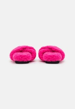 Monki Nino - Pantoffels - Pink -Monki Winkel 0719b3db731f4034a5e1205fd2f321ce