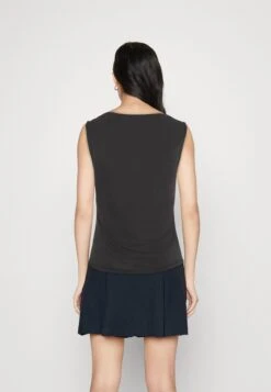 Monki Top - Black Dark 8 Monki Top - Black Dark -Monki Winkel 11e370026f434967afb48acdce3a45eb