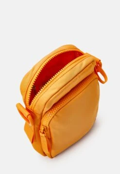 Monki Lou Bag - Schoudertas - Orange 8 Monki Lou Bag - Schoudertas - Orange -Monki Winkel 120f627802ad4d7ebfb5210ea2319d77
