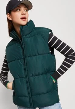Monki Bodywarmer - Dark Green -Monki Winkel 174d9280f0dd4fed94f0ce5a9ee9b648
