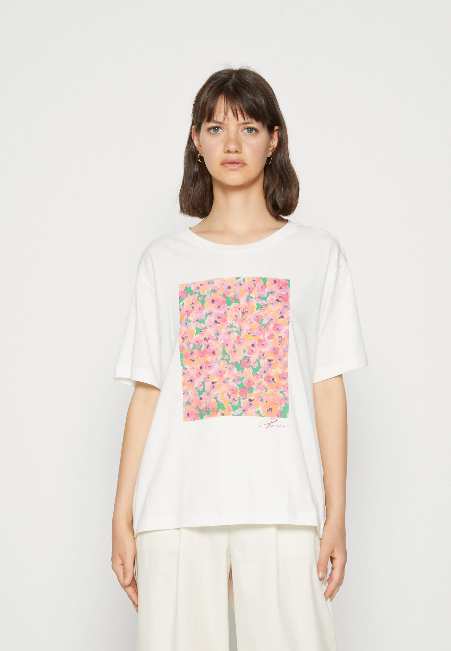 Monki T-Shirt Print - White Devotion 1 Monki T-Shirt Print - White Devotion