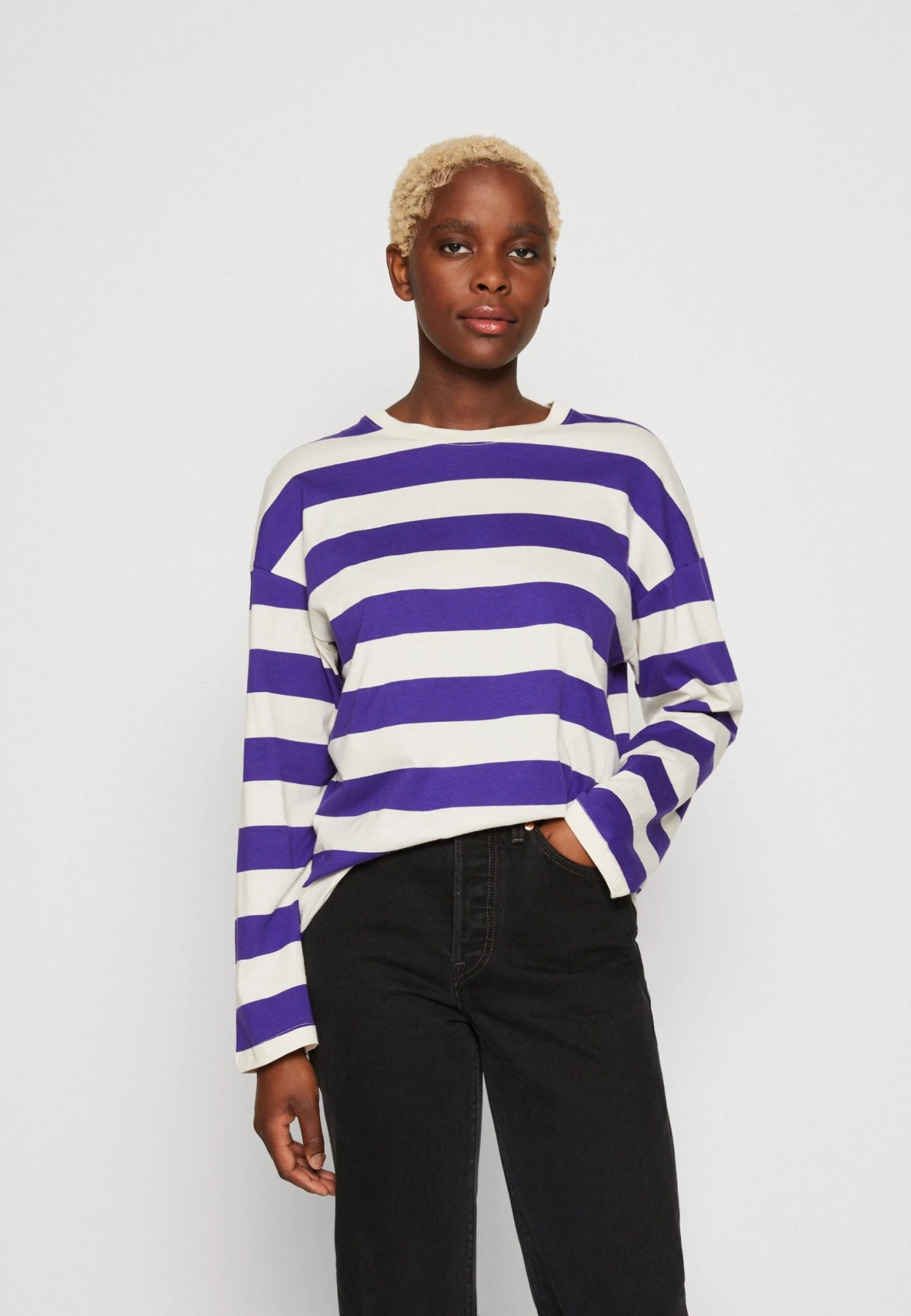 Monki Longsleeve - Off White/Big Purple 1 Monki Longsleeve - Off White/Big Purple