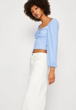 Monki Longsleeve - Light Blue 9 Monki Longsleeve - Light Blue -Monki Winkel 22841a8d5b7844bb84ec317c32d137bd