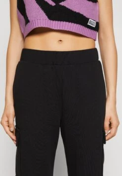 Monki Cargobroek - Black -Monki Winkel 258f48d49c4e4de39b23ded659add7f3