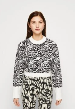Monki Trui - White/Black