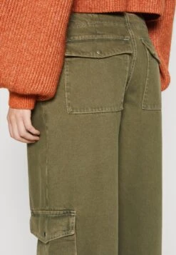 Monki Relaxed Fit Jeans - Green Washed Out 11 Monki Relaxed Fit Jeans - Green Washed Out -Monki Winkel 2950f4b249a742b1856ade9d2f74ee1b