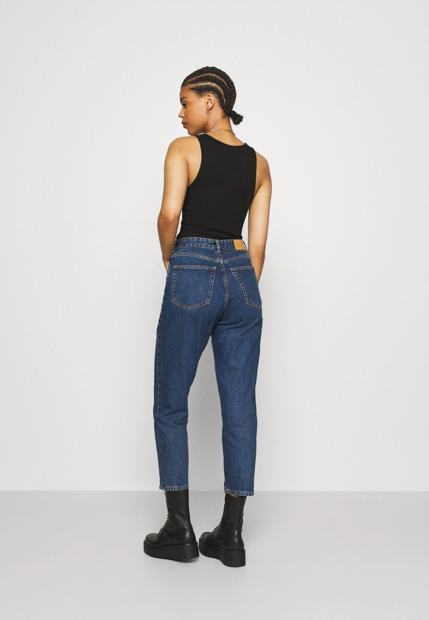 Monki Straight Leg Jeans - Blue Medium Dusty 3 Monki Straight Leg Jeans - Blue Medium Dusty - Afbeelding 3