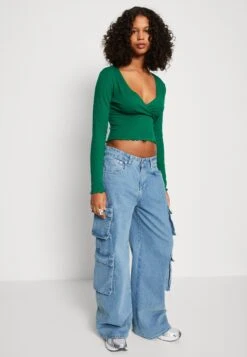 Monki Longsleeve - Solid Green 9 Monki Longsleeve - Solid Green -Monki Winkel 335a850416324fc6a7f317639480ec45