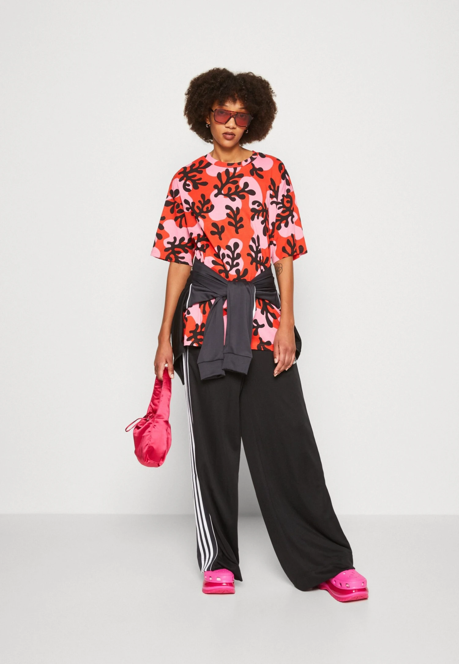 Monki T-Shirt Basic - Pink/Black/Red 2 Monki T-Shirt Basic - Pink/Black/Red - Afbeelding 2