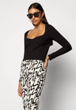 Monki Longsleeve - Black Dark Unique -Monki Winkel 4a2615782c004090bbf6ebd1d412fac8