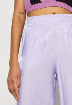 Monki Broek - Metallic Lilac -Monki Winkel 5215ac719e484ad8acbdd1e365beedcf