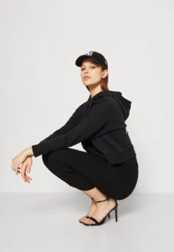 Monki Kokerrok - Black Dark 9 Monki Kokerrok - Black Dark -Monki Winkel 5725161b54a74db1b40aa6707dafab6e