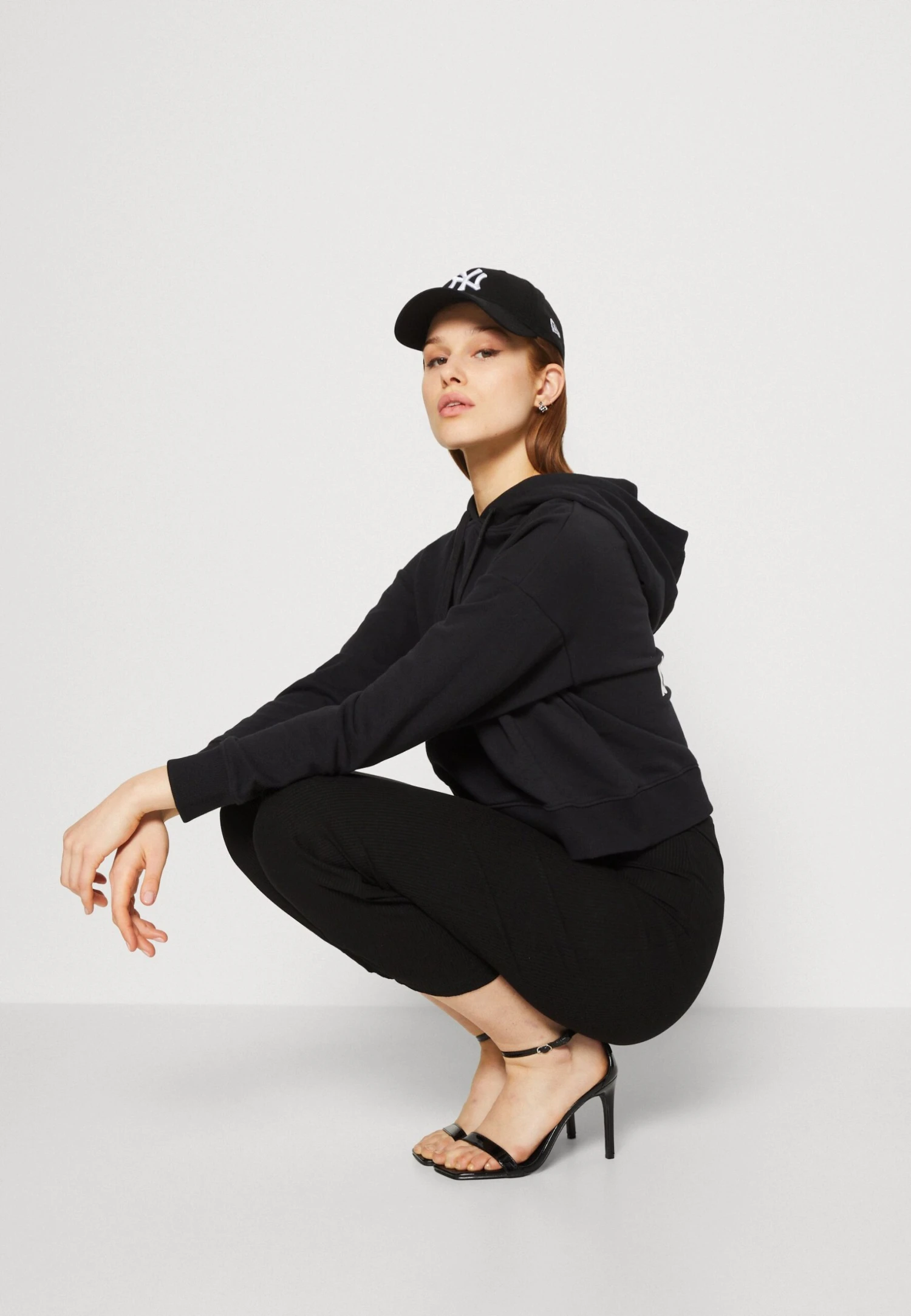 Monki Kokerrok - Black Dark 4 Monki Kokerrok - Black Dark - Afbeelding 4