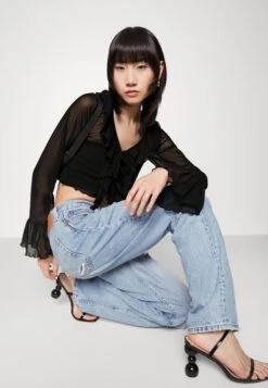 Monki Blouse - Black Dark Solid -Monki Winkel 585f8c2ba3884b2ebd84fe6040f67ae8