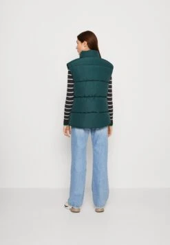 Monki Bodywarmer - Dark Green -Monki Winkel 59db1d9348c04fcda642fa4aacf860d7
