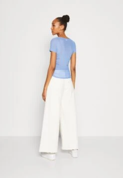 Monki T-Shirt Print - Blue 8 Monki T-Shirt Print - Blue -Monki Winkel 6433c8aa55334f9b956c87cc8e42c139