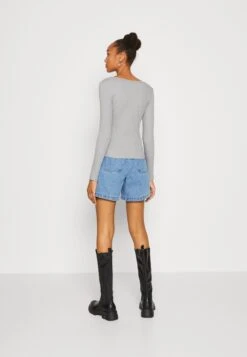 Monki Longsleeve - Grey -Monki Winkel 648c5d7f140c4fbcae2459e698552bb6