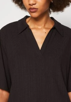 Monki Poloshirt - Black Dark 11 Monki Poloshirt - Black Dark -Monki Winkel 6941bd57d9ca42eda54fbf032282a993