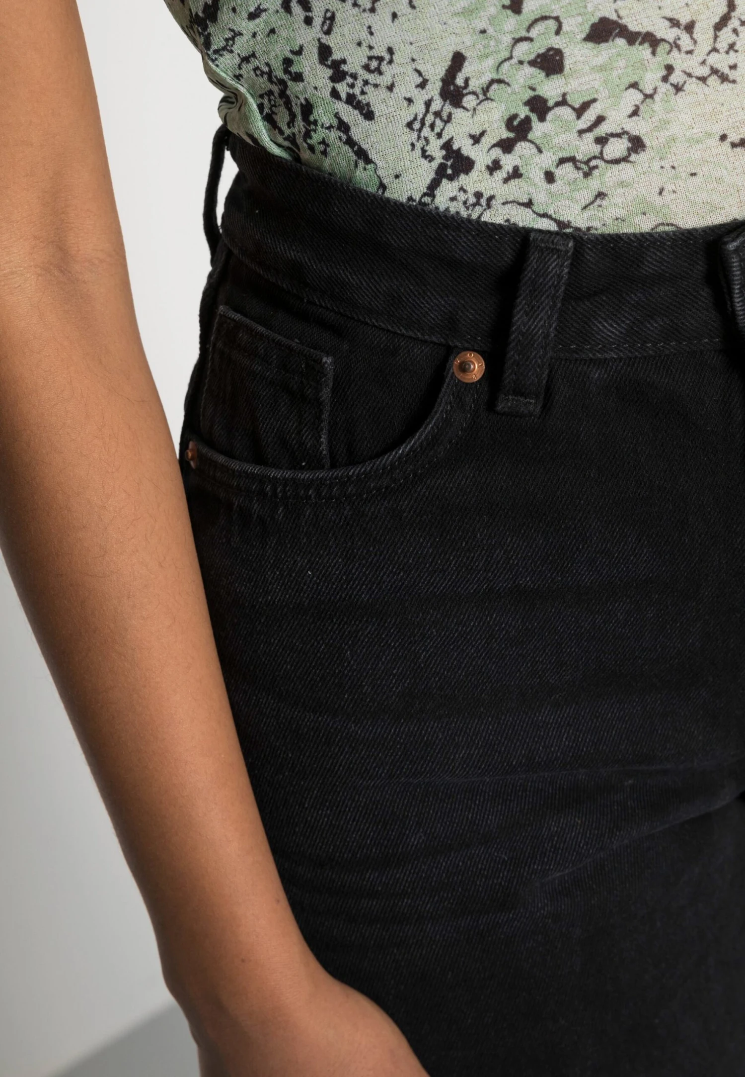 Monki Relaxed Fit Jeans - Black 5 Monki Relaxed Fit Jeans - Black - Afbeelding 5