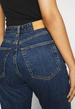 Monki Straight Leg Jeans - Blue Medium Dusty 11 Monki Straight Leg Jeans - Blue Medium Dusty -Monki Winkel 7086bb91c9cd493eabe4396fbc84e8b4