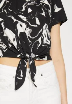 Monki T-Shirt Print - Black/White -Monki Winkel 7b01ba04821e459a995bd8638e3b0c77