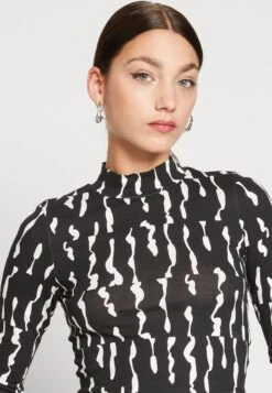 Monki Longsleeve - Black -Monki Winkel 8c22f7d9c6e4454f8fc2ae5c9996b79a