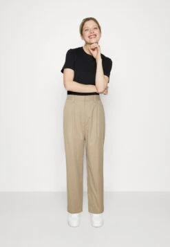 Monki Winkel -Monki Winkel 8f20446fca594f30afb24a17153c6f11