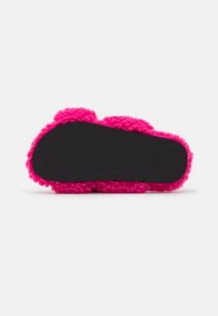 Monki Nino - Pantoffels - Pink -Monki Winkel 91f3e3d5651e428b882bea1e3a6ddaaf