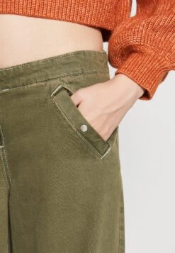 Monki Relaxed Fit Jeans - Green Washed Out 9 Monki Relaxed Fit Jeans - Green Washed Out -Monki Winkel 977a619f36fe4b4fb6eb06bf80a85726