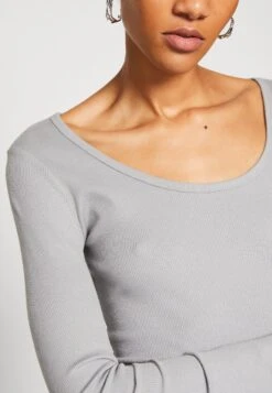 Monki Longsleeve - Grey -Monki Winkel 9ff10f9e9f6949e684c866bf417ab633