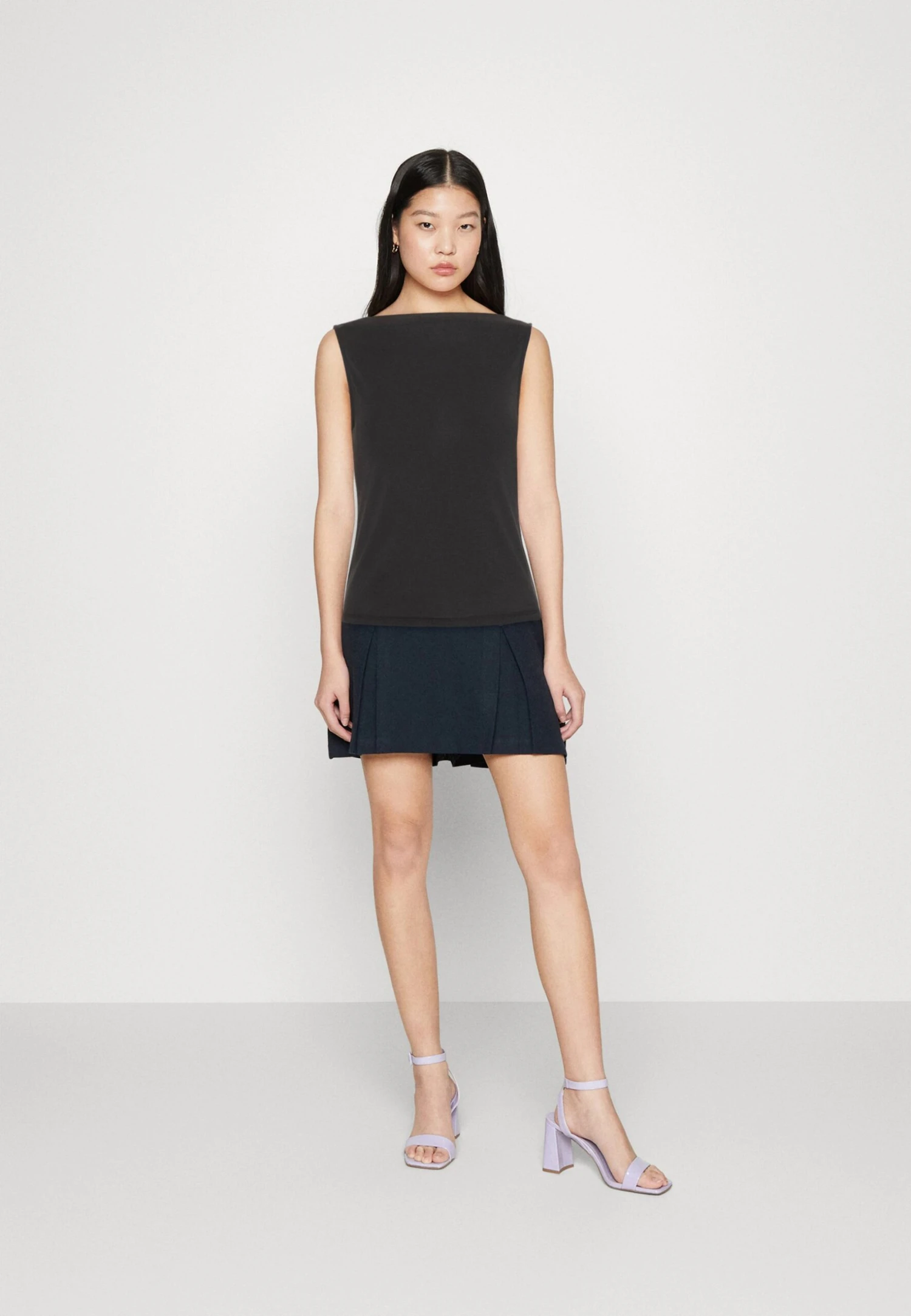 Monki Top - Black Dark 2 Monki Top - Black Dark - Afbeelding 2