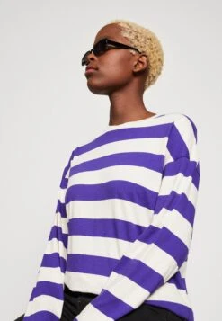 Monki Longsleeve - Off White/Big Purple 9 Monki Longsleeve - Off White/Big Purple -Monki Winkel a437dced466d49e19057e1067090c784