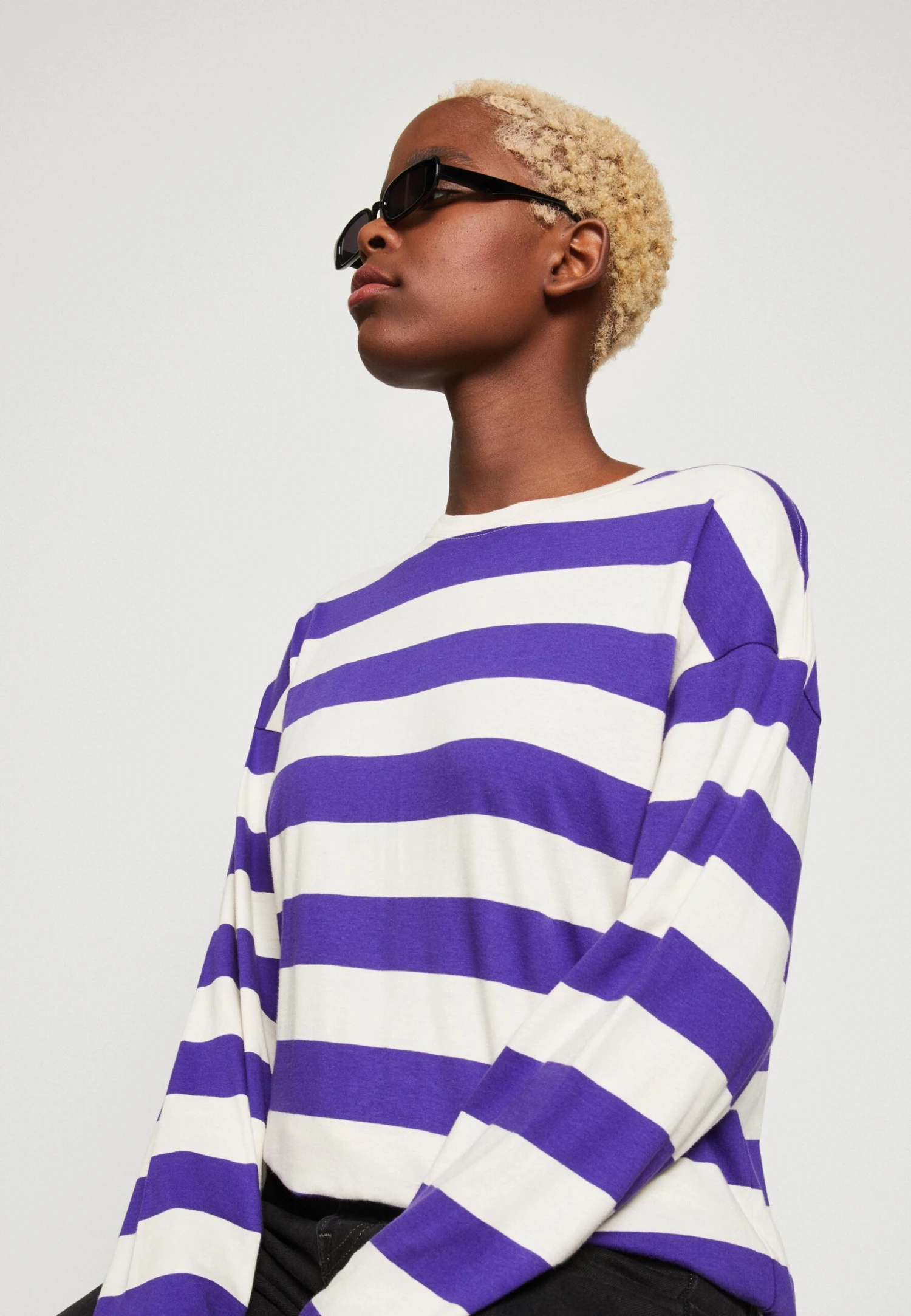 Monki Longsleeve - Off White/Big Purple 4 Monki Longsleeve - Off White/Big Purple - Afbeelding 4