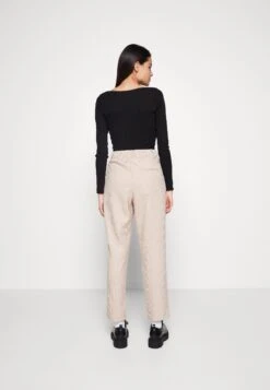 Monki Broek - Choco.Check.Big 8 Monki Broek - Choco.Check.Big -Monki Winkel aa49e0fe2f53489fbe1c6a3ff7285170