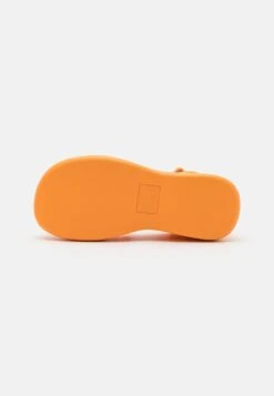 Monki Sandalen Met Plateauzool - Yellow Bright Orange -Monki Winkel aa74982aee364008996c9c609655e421