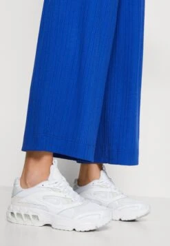 Monki Broek - Bright Blue 11 Monki Broek - Bright Blue -Monki Winkel ac832249114c4207a9c00d654e77092a