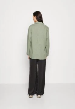 Monki Blazer - Green Medium -Monki Winkel add4ac3b7323400eb34a315bf22a6cd1