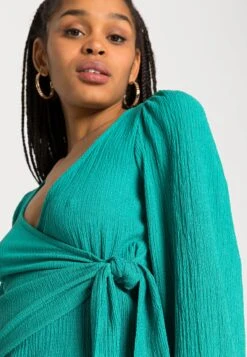 Monki Longsleeve - Green Medium -Monki Winkel b2215c479cd34472963c09a4cfeffd6b