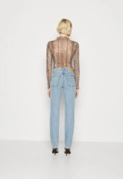 Monki Straight Leg Jeans - Blue 8 Monki Straight Leg Jeans - Blue -Monki Winkel b2e849f58fb2443799ad7b7d1094a1b4