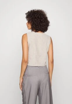 Monki Bodywarmer - Beige Dusty Light 7 Monki Bodywarmer - Beige Dusty Light -Monki Winkel b31c8a70d8ad405393f24890bcc038f6