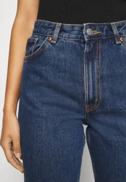 Monki Straight Leg Jeans - Blue Medium Dusty 9 Monki Straight Leg Jeans - Blue Medium Dusty -Monki Winkel b611e9c322d549579ebd2629419f05fc
