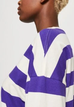 Monki Longsleeve - Off White/Big Purple 11 Monki Longsleeve - Off White/Big Purple -Monki Winkel b90bc482f08544428ca7ec96df44cda8