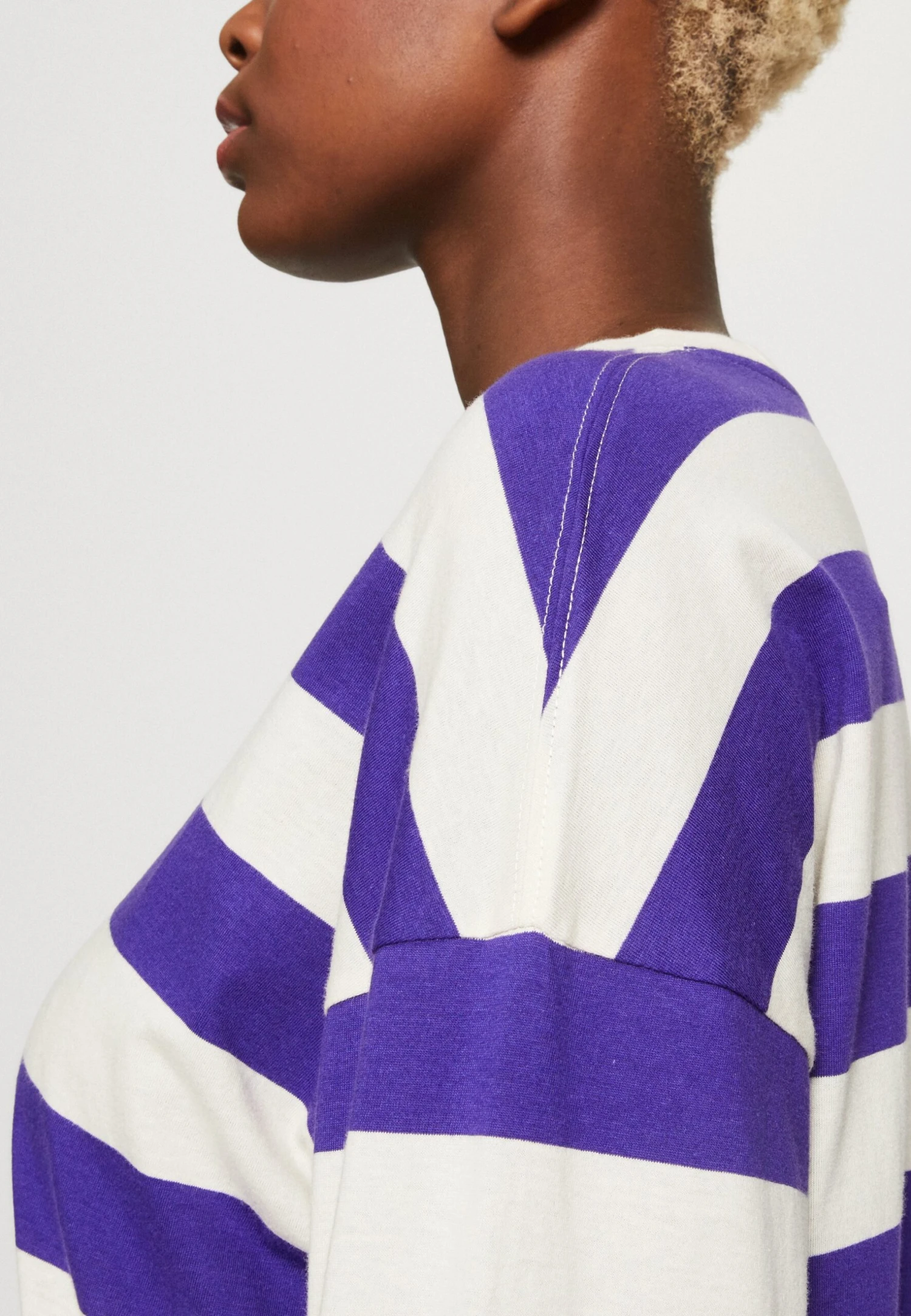 Monki Longsleeve - Off White/Big Purple 6 Monki Longsleeve - Off White/Big Purple - Afbeelding 6