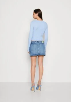 Monki Longsleeve - Blue Light -Monki Winkel b9d04d5a1b9a4e65a4665e0ef783f84a