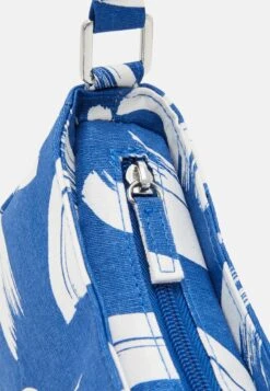 Monki Handtas - Blue Print Swooshie -Monki Winkel bb918c8404a148f4bd8de97eb7287c57