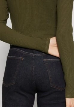 Monki Longsleeve - Khaki 11 Monki Longsleeve - Khaki -Monki Winkel bc4a0a029a544fdd9ea1de3bd0e141ea