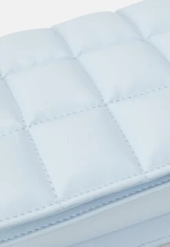 Monki Schoudertas - Blue Dusty Light -Monki Winkel be2b6d991de241f593db6b7d81afc4c0