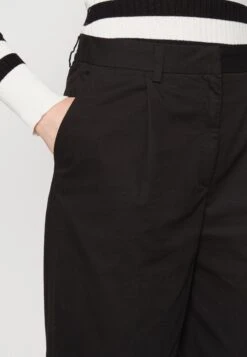 Monki Chino - Black -Monki Winkel be93b12c11fd4f57bf42cd917a921695