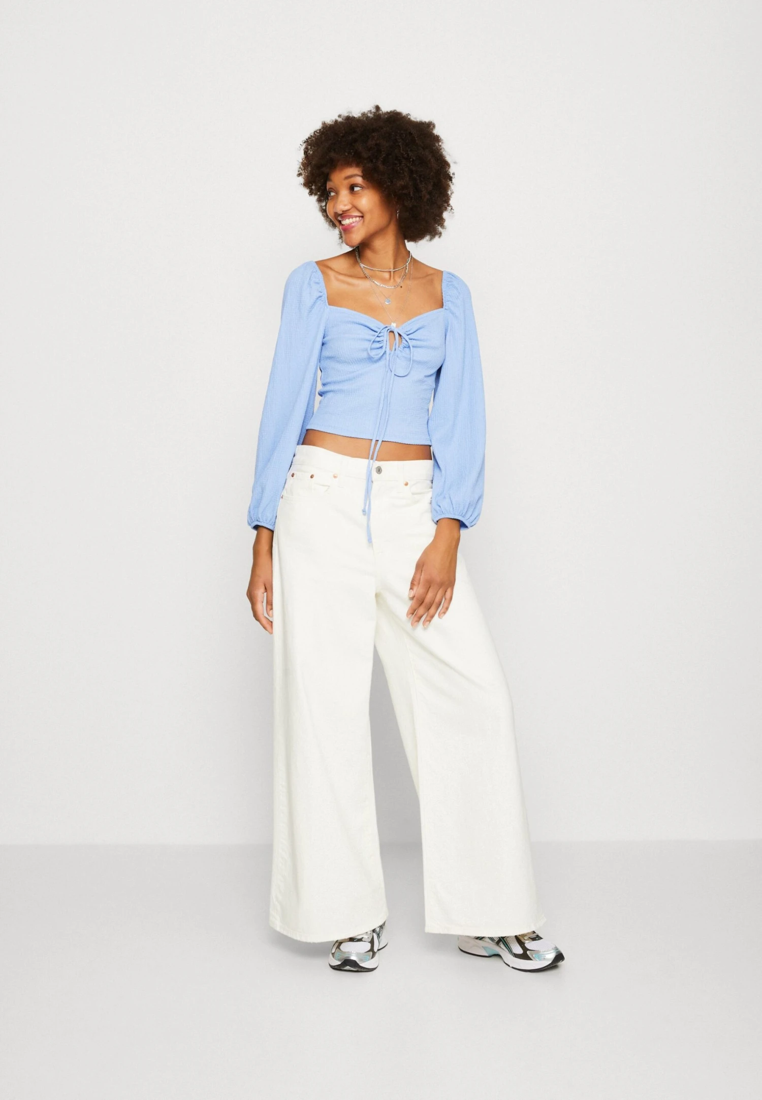 Monki Longsleeve - Light Blue 2 Monki Longsleeve - Light Blue - Afbeelding 2